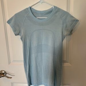 Women’s lululemon workout top